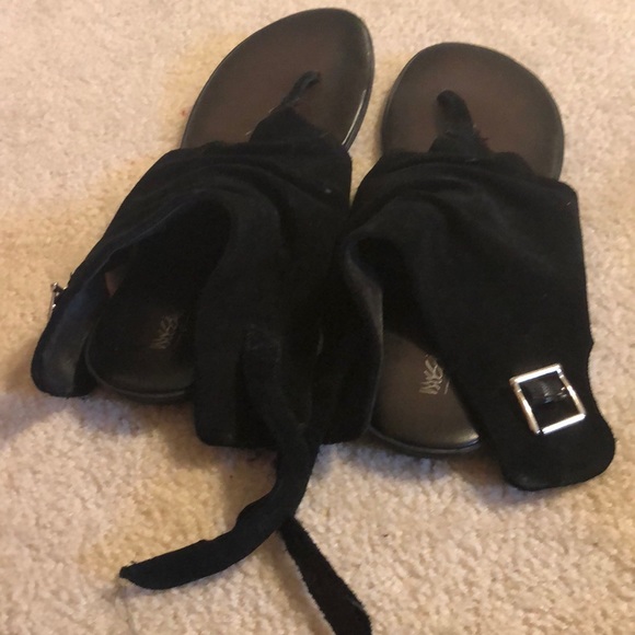 size 11  trendy black sandals - Picture 3 of 7